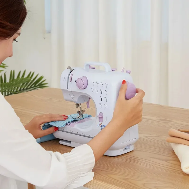 Máquina de Costura Mini Portátil Multifuncional Bivolt 12 Pontos para Uso Doméstico e Reparos em Roupas - Imagem 5